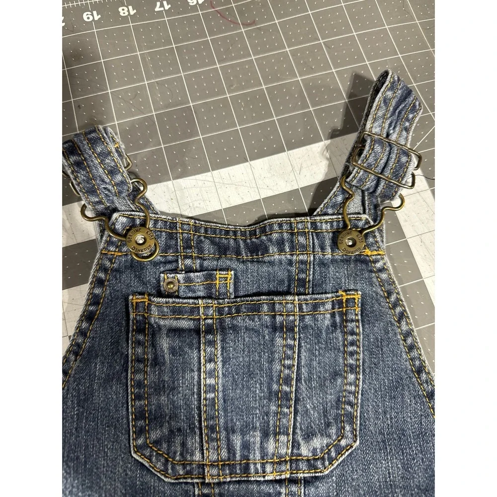 Genuine kids by‎ Oshkosh size 18 months  bib shorttails